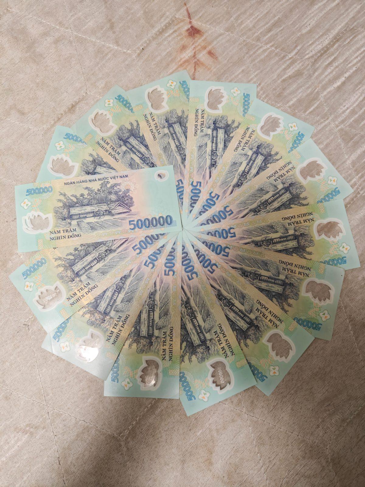 Vietnamese 500,000-dong banknotes fanned out